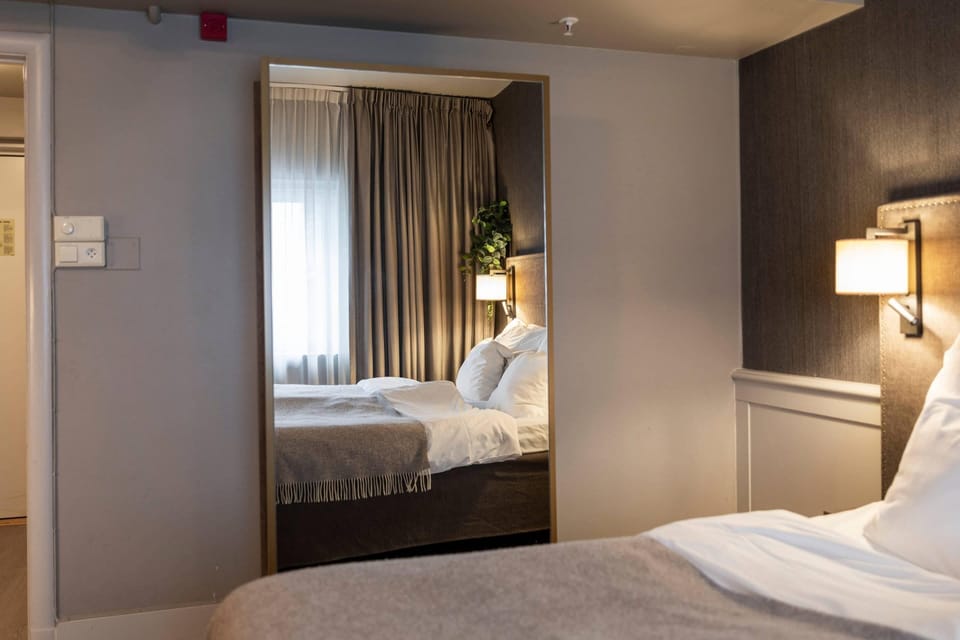 Deluxe Room, Double or Twin | Premium bedding, down comforters, desk, blackout drapes