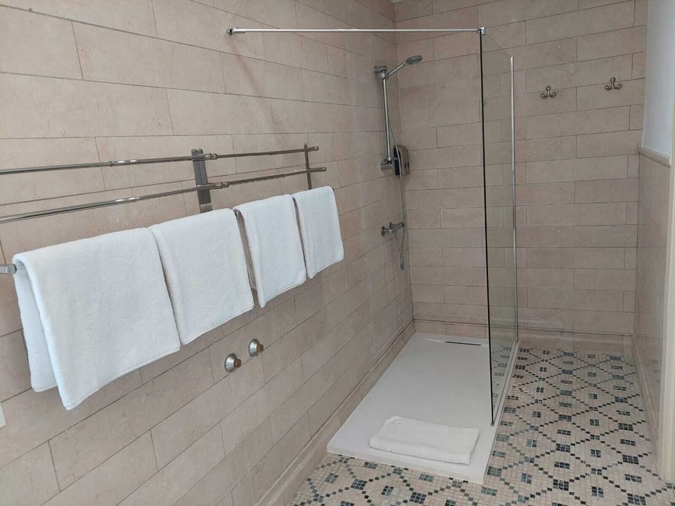 Family Room, 2 Bedrooms, Mountain View | Bathroom | Shower, hydromassage showerhead, hair dryer, bidet