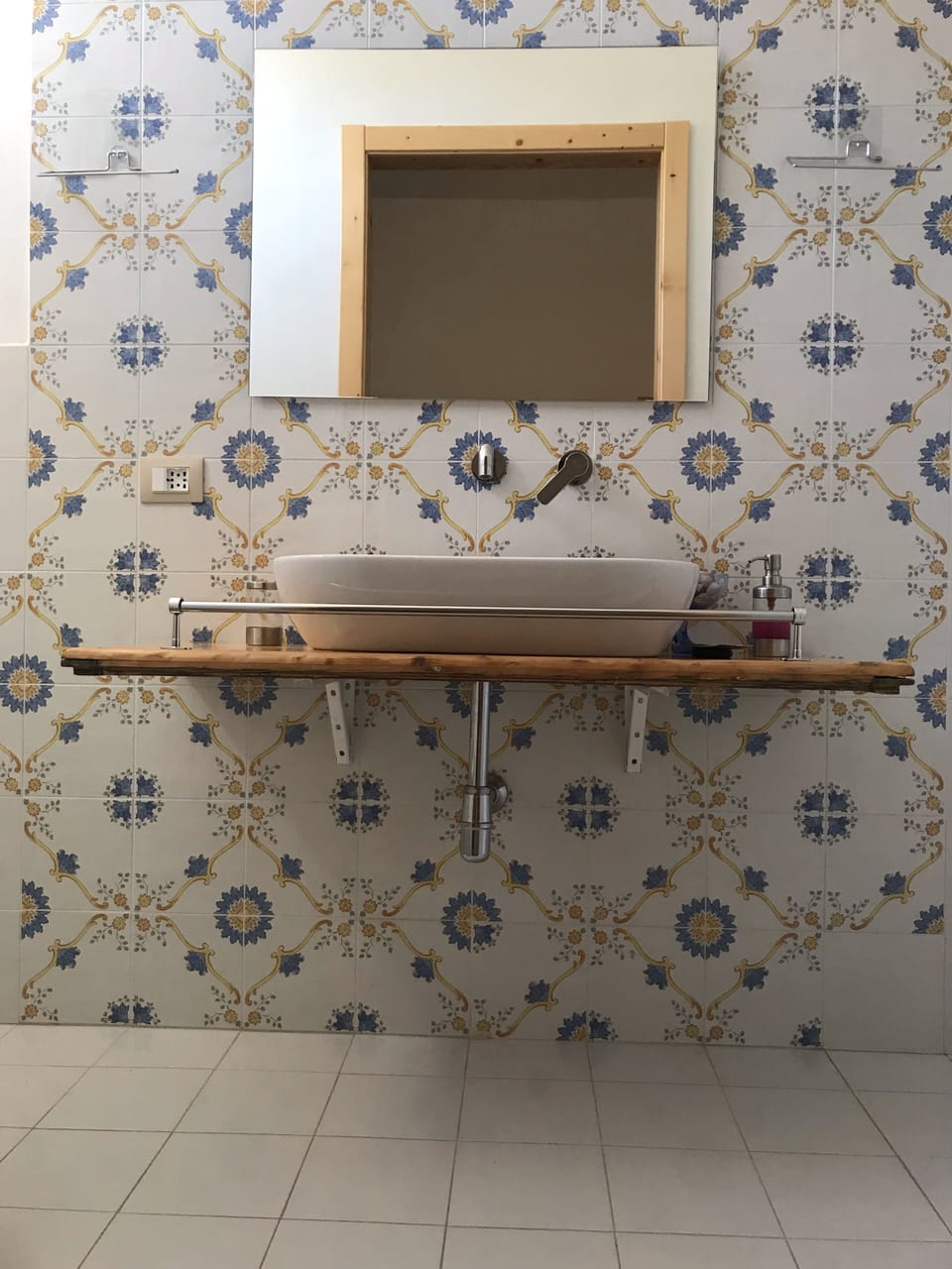 Luxury Quadruple Room, 1 Bedroom, Garden View | Bathroom | Shower, rainfall showerhead, free toiletries, hair dryer