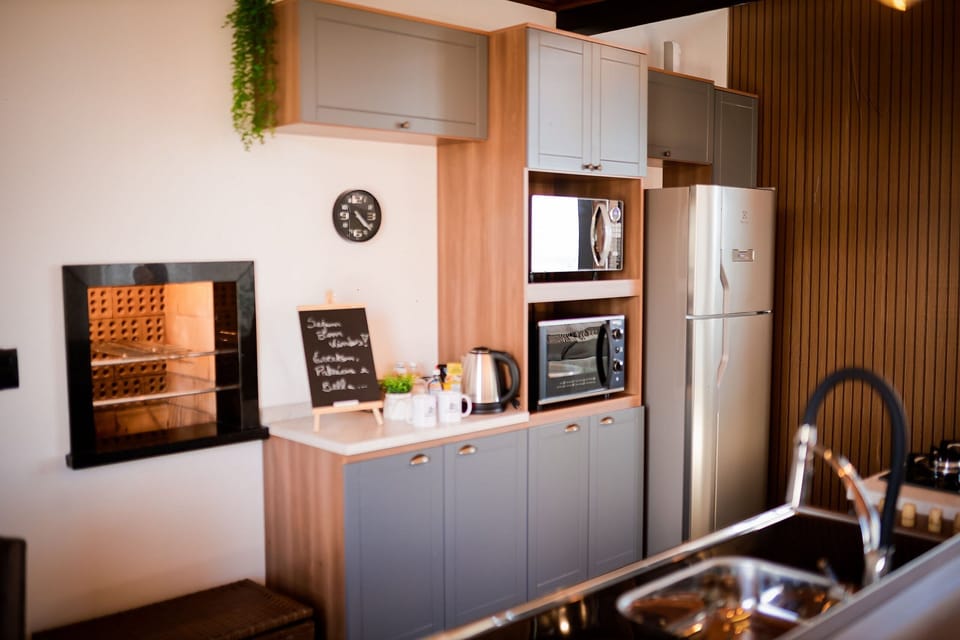 Honeymoon Cabin, Jetted Tub | Private kitchen