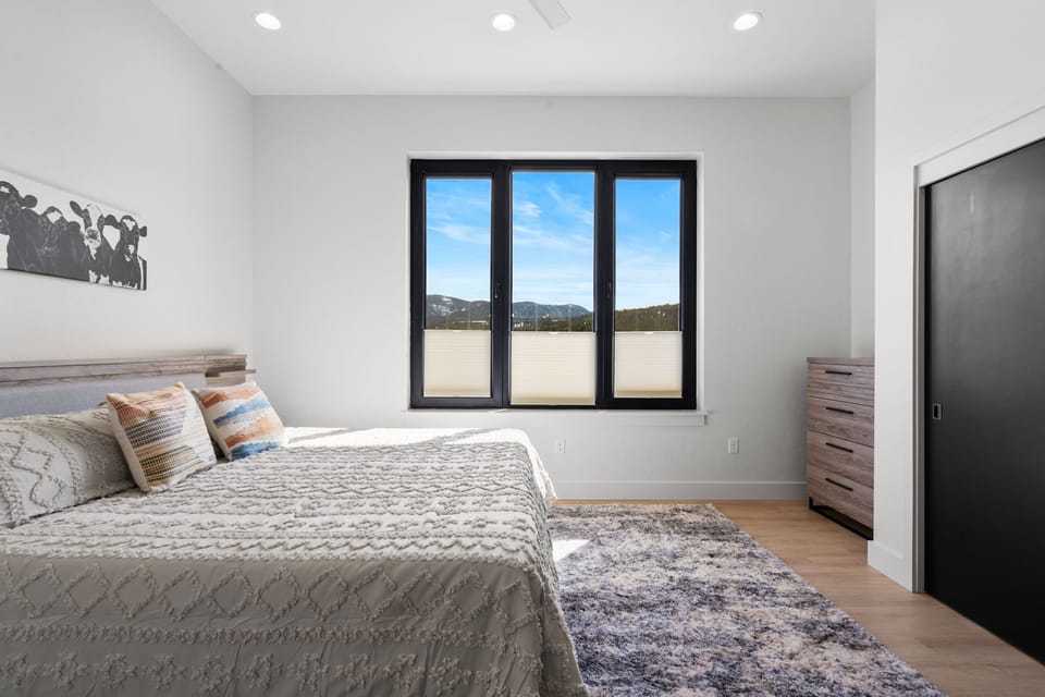 Additional master king bedroom