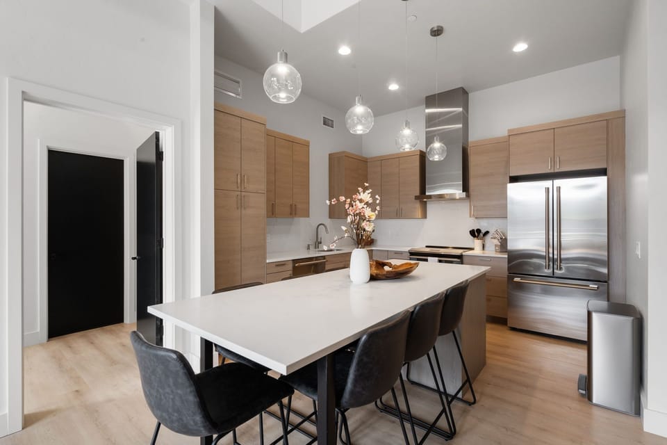 Kitchen dining area