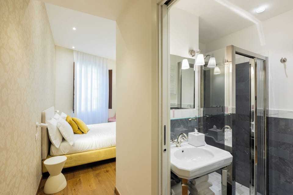 Standard Double or Twin Room | Minibar, in-room safe, desk, soundproofing