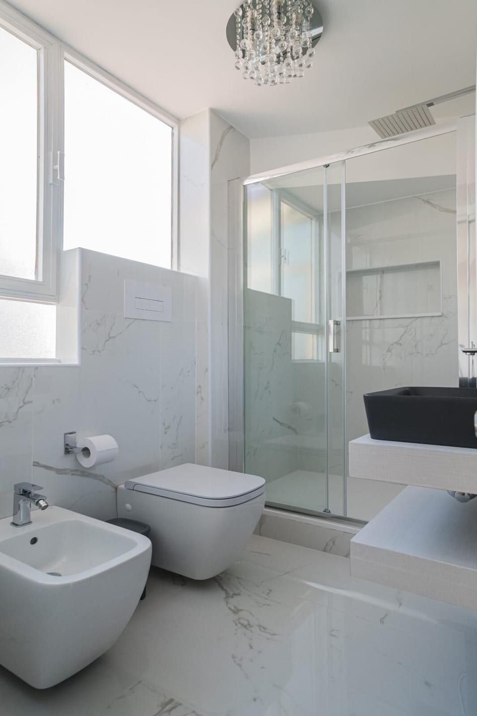 Comfort Suite, Balcony, City View | Bathroom | Shower, free toiletries, hair dryer, bidet