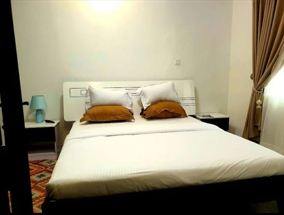 Apartment, 3 Bedrooms | 3 bedrooms, desk, laptop workspace