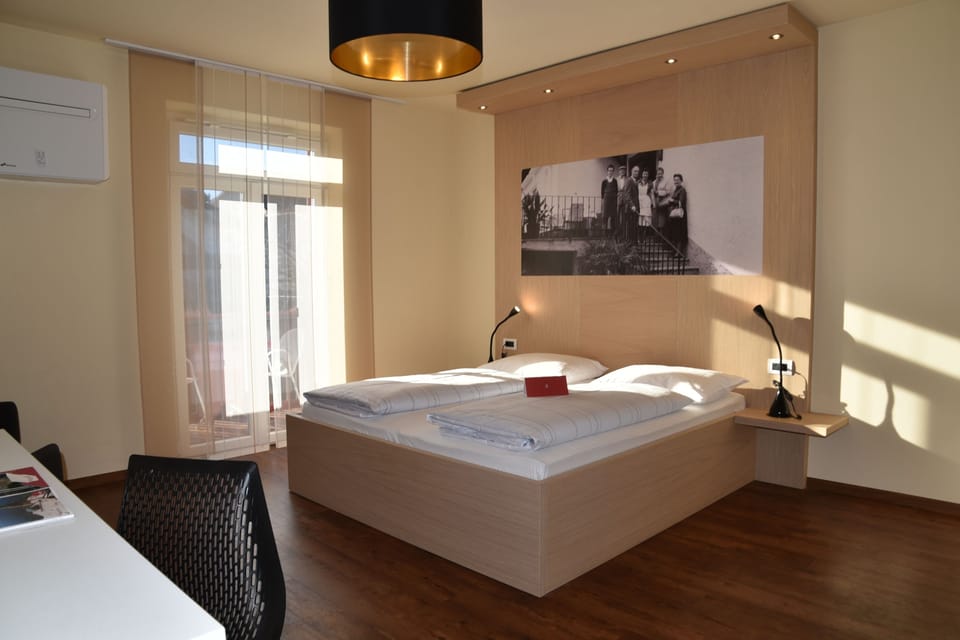 Deluxe Double Room, Refrigerator, Courtyard View | Room amenity