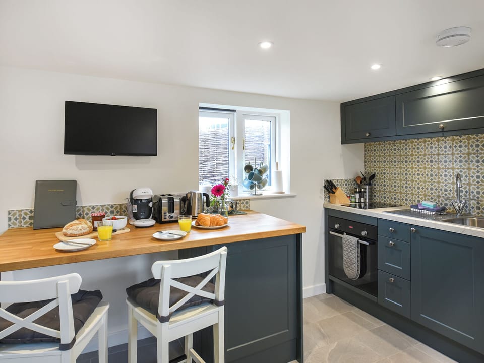 Kitchen/diner | The Little House - Barn Escapes, Stapleton