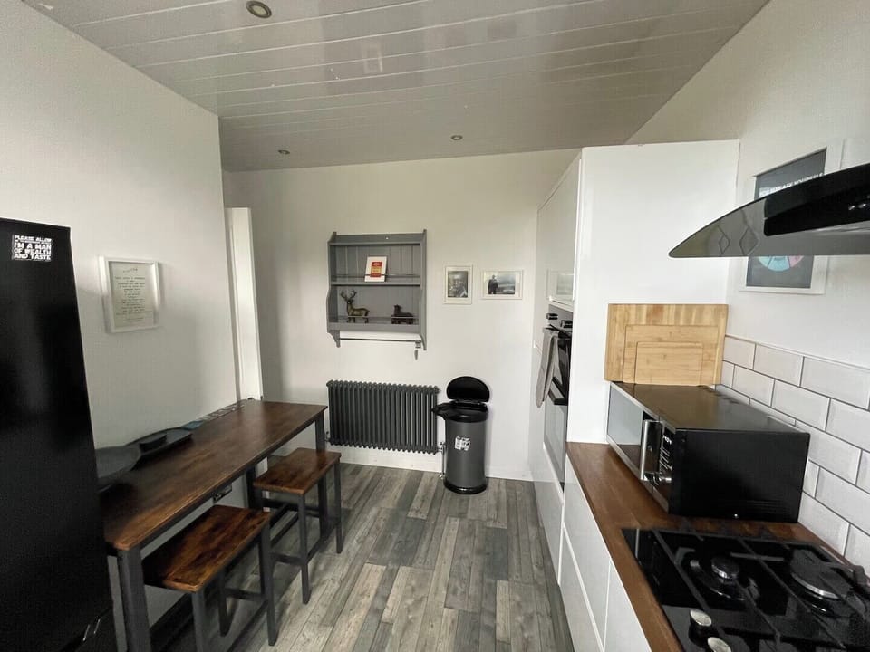 Apartment | Private kitchen | Fridge, microwave, oven, stovetop