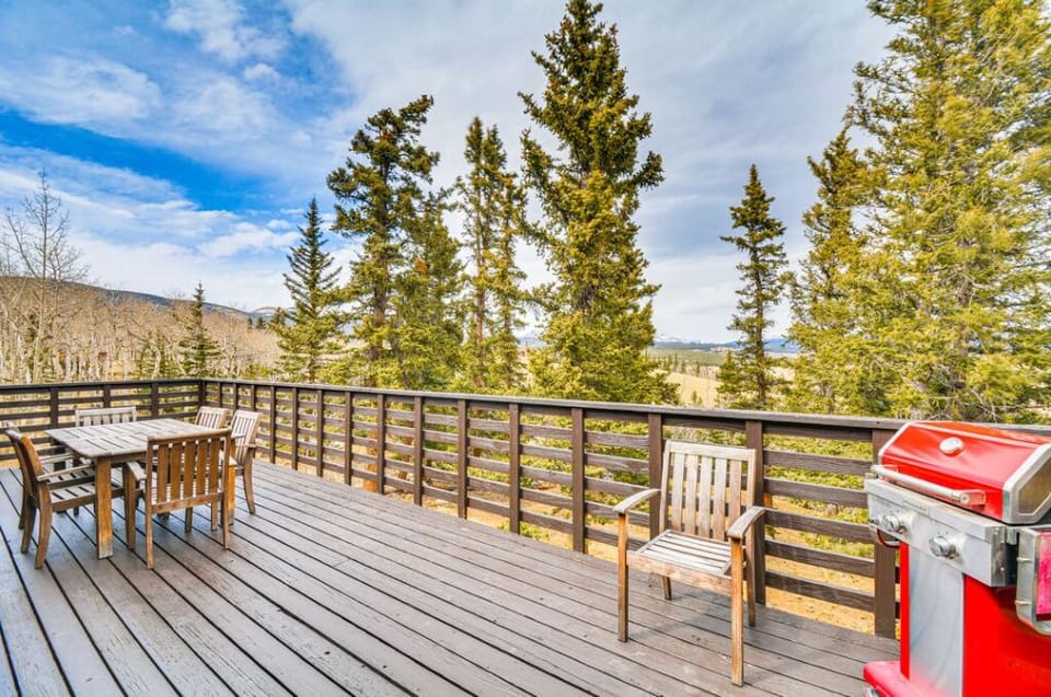 Huge back deck! 