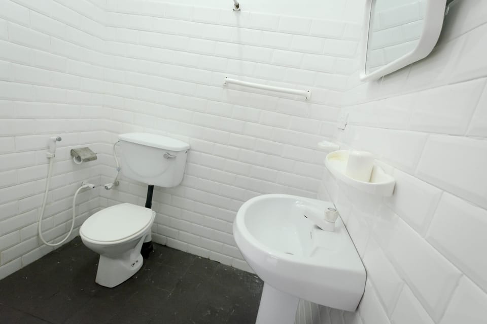 Standard Double Room, 1 Queen Bed | Bathroom | Shower, free toiletries, slippers, towels