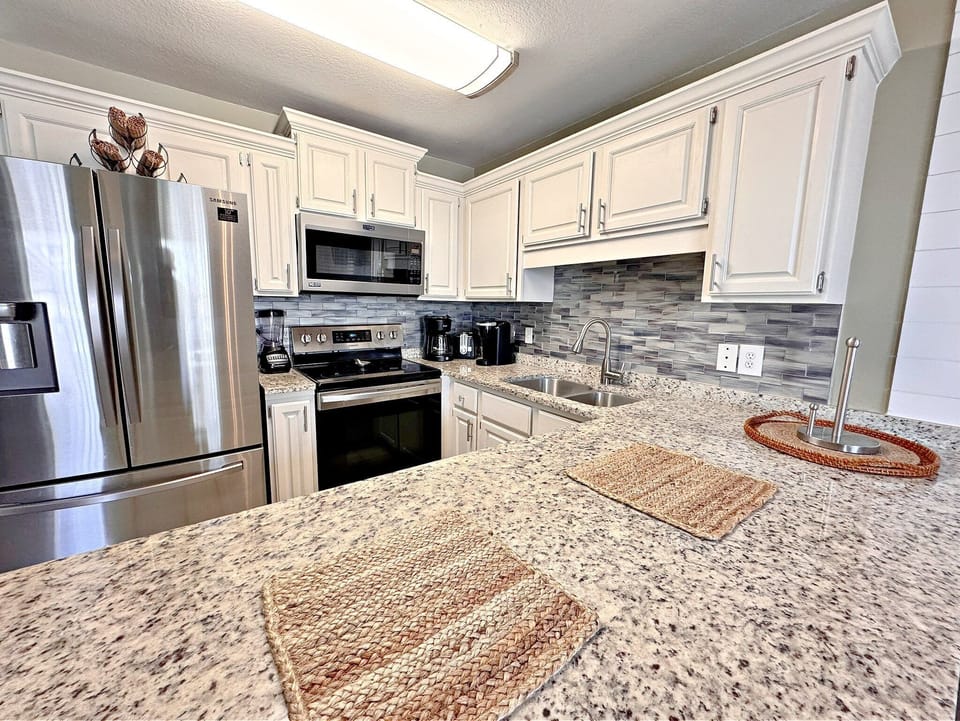 House, Multiple Beds, Patio, Pool View (Ocean Reef 504) | Private kitchen | Coffee/tea maker