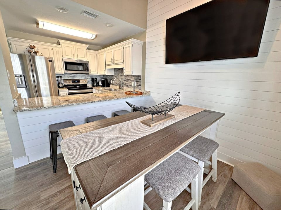 House, Multiple Beds, Patio, Pool View (Ocean Reef 504) | Private kitchen | Coffee/tea maker