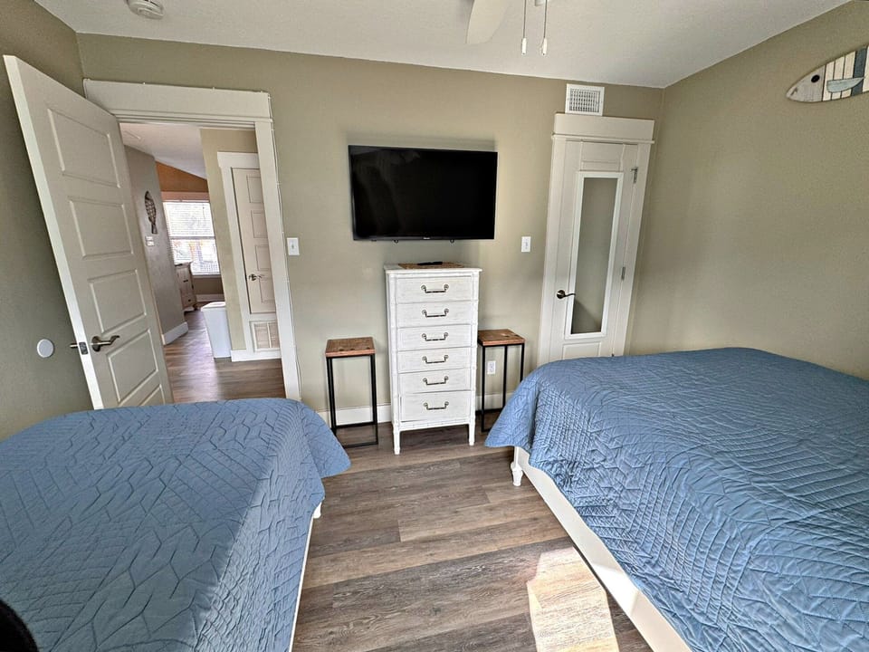 House, Multiple Beds, Patio, Pool View (Ocean Reef 504) | 3 bedrooms, individually decorated, individually furnished, bed sheets