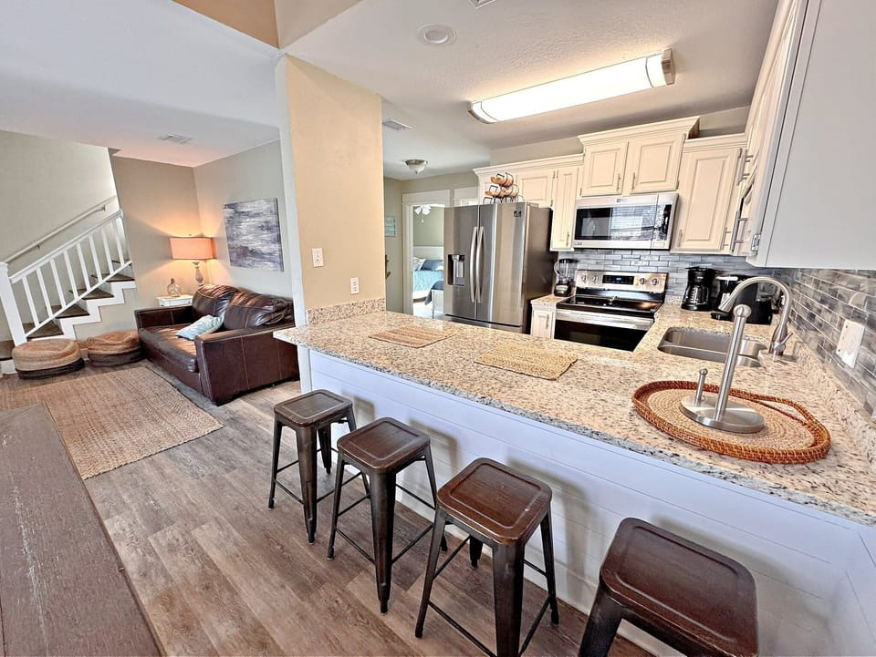 House, Multiple Beds, Patio, Pool View (Ocean Reef 504) | Private kitchen | Coffee/tea maker