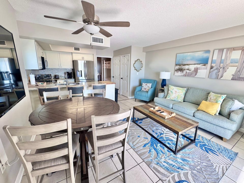 House, Multiple Beds, Balcony, Beach View (Seacrest 709) | Living area