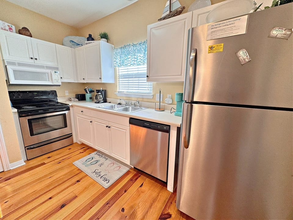 House, Multiple Beds, Balcony, Garden View (The Rookery 202) | Private kitchen | Dining table