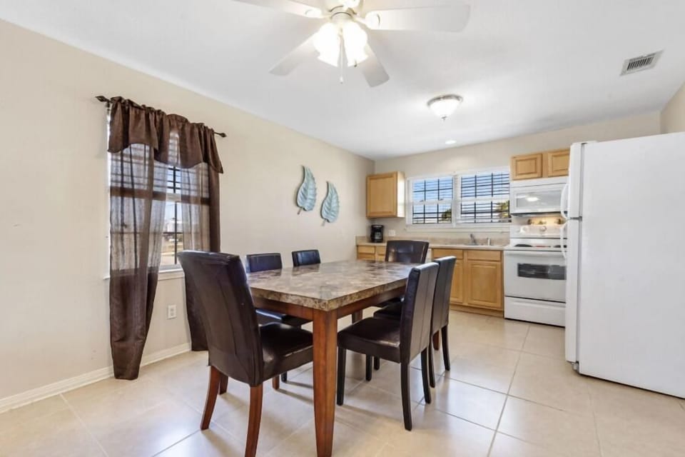 House, Multiple Beds, Patio, Garden View (Byron's Beach House) | 3 bedrooms, individually decorated, individually furnished, bed sheets