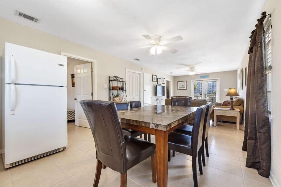 House, Multiple Beds, Patio, Garden View (Byron's Beach House) | 3 bedrooms, individually decorated, individually furnished, bed sheets