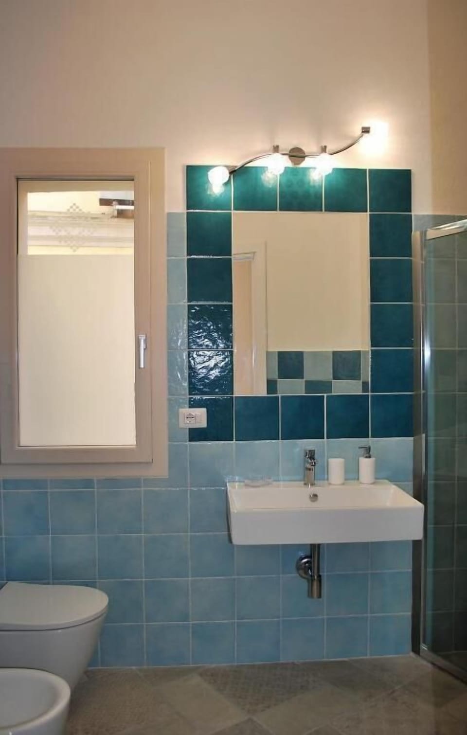 Standard Double Room, City View | Bathroom | Shower, hair dryer, bidet, towels