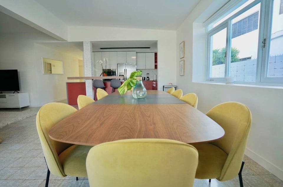 Dining Area (fits 10)