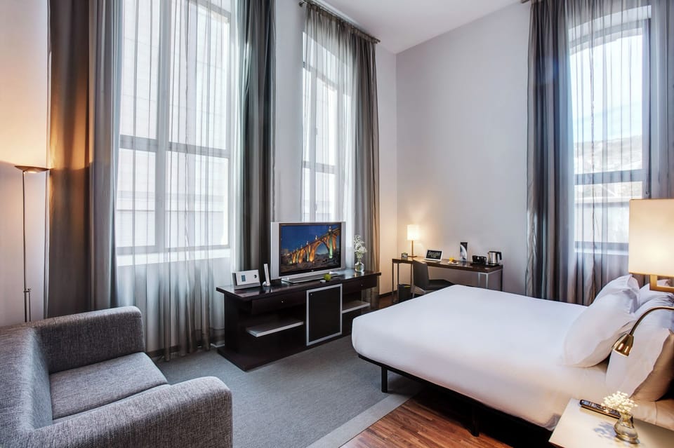 Premium Double Room | Minibar, in-room safe, desk, laptop workspace