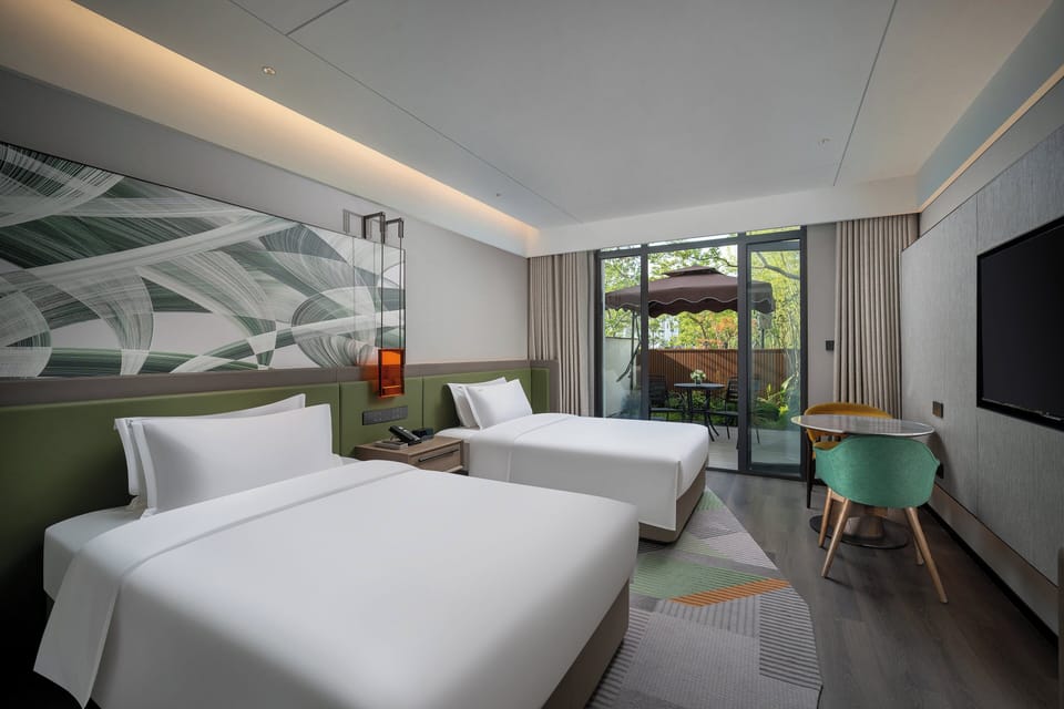 2 Double Standard Courtyard Access | Down comforters, in-room safe, blackout drapes, free cribs/infant beds