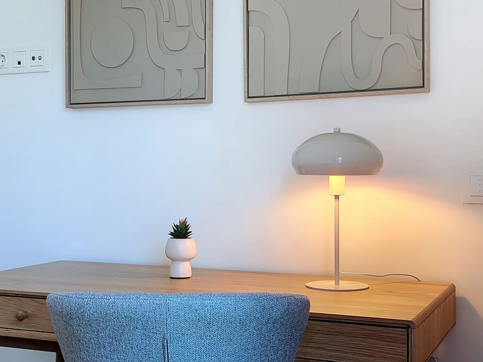 House | 2 bedrooms, desk