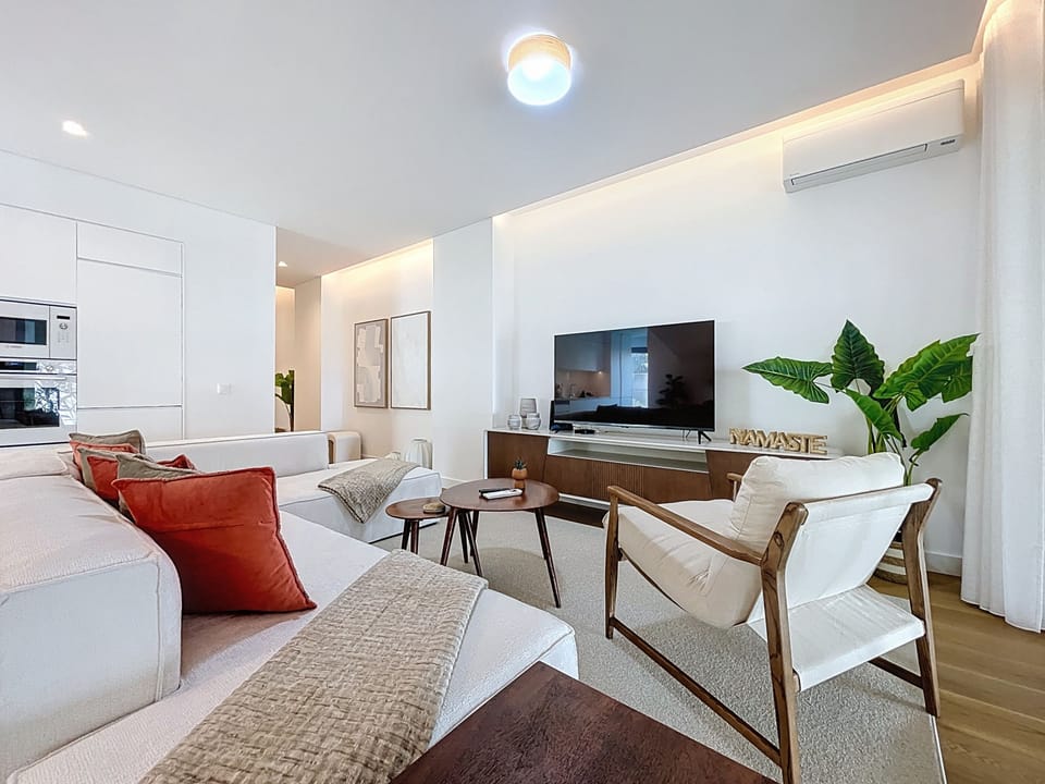 House | 2 bedrooms, desk