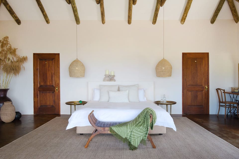 Rock House | Premium bedding, in-room safe, laptop workspace, WiFi (free)