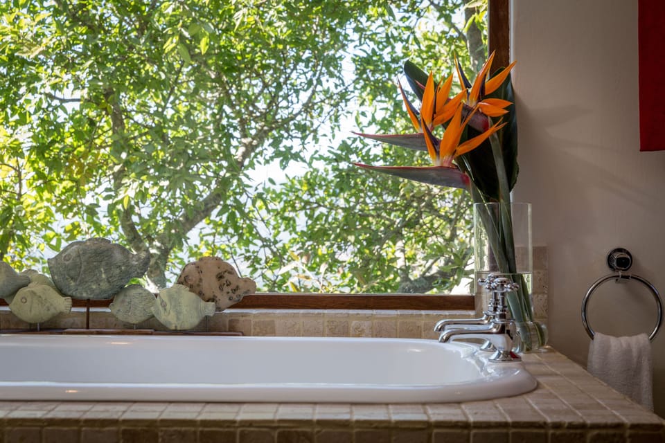 Valbonne Villa | Deep soaking bathtub