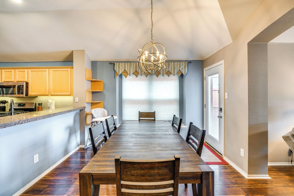 Dining Area | Dishware/Flatware