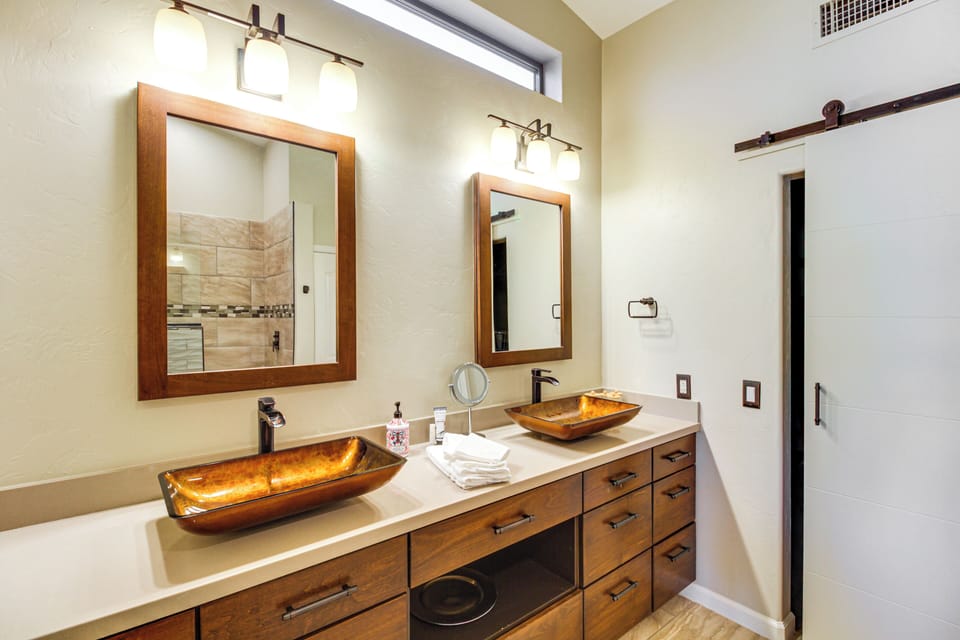 En-Suite Bathroom | Towels Provided
