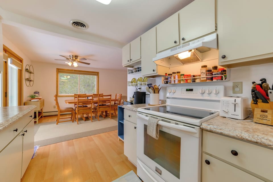 Kitchen | Main Floor