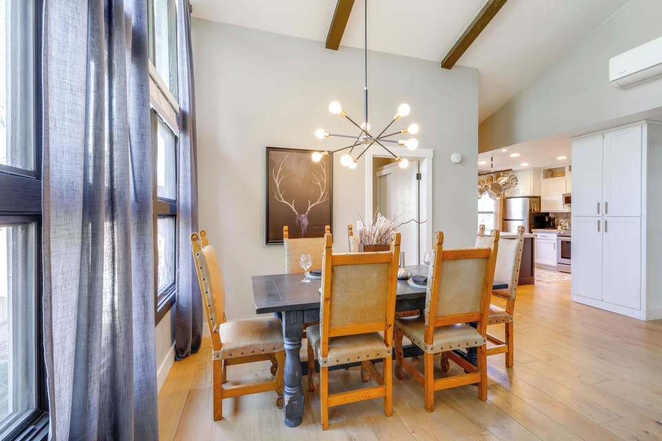 Dining Table | Dishware & Flatware