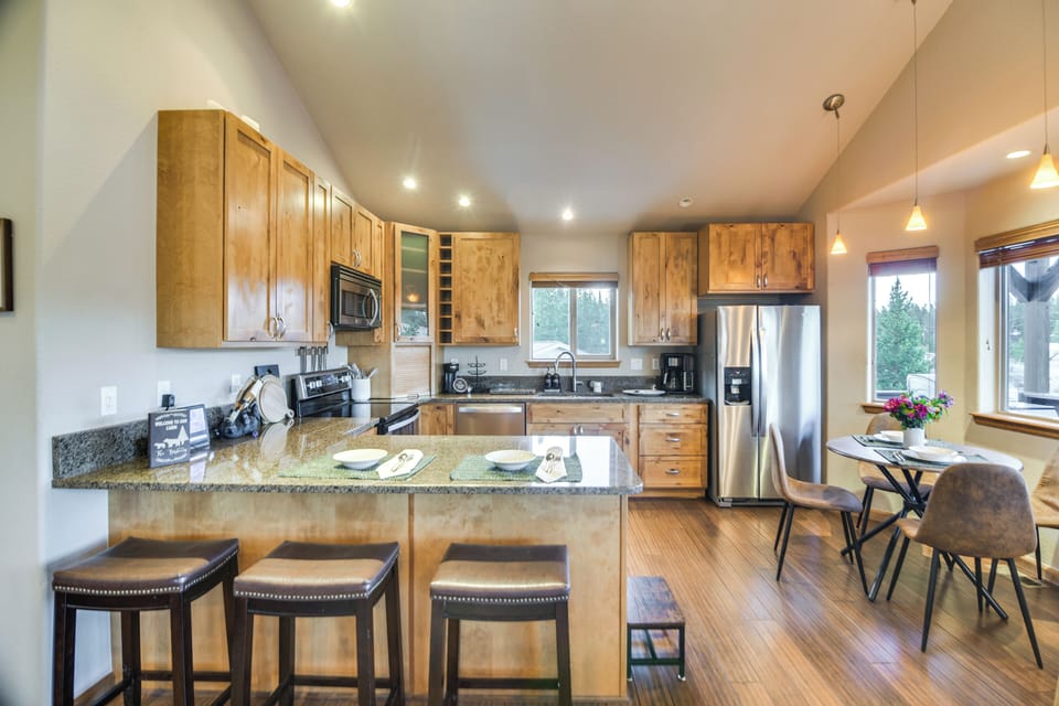 Kitchen & Dining Area | 2nd Floor | Dishes & Flatware Provided | Cooking Basics
