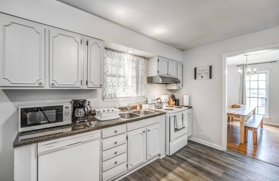 Fully equipped space for cooking.