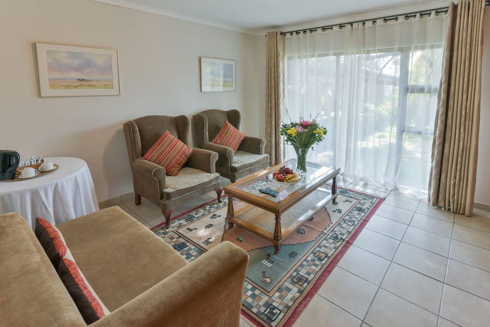 Suite | Living area | Flat-screen TV