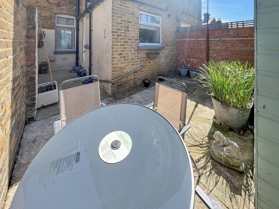 Sitting-out-area | Newington House, Ramsgate