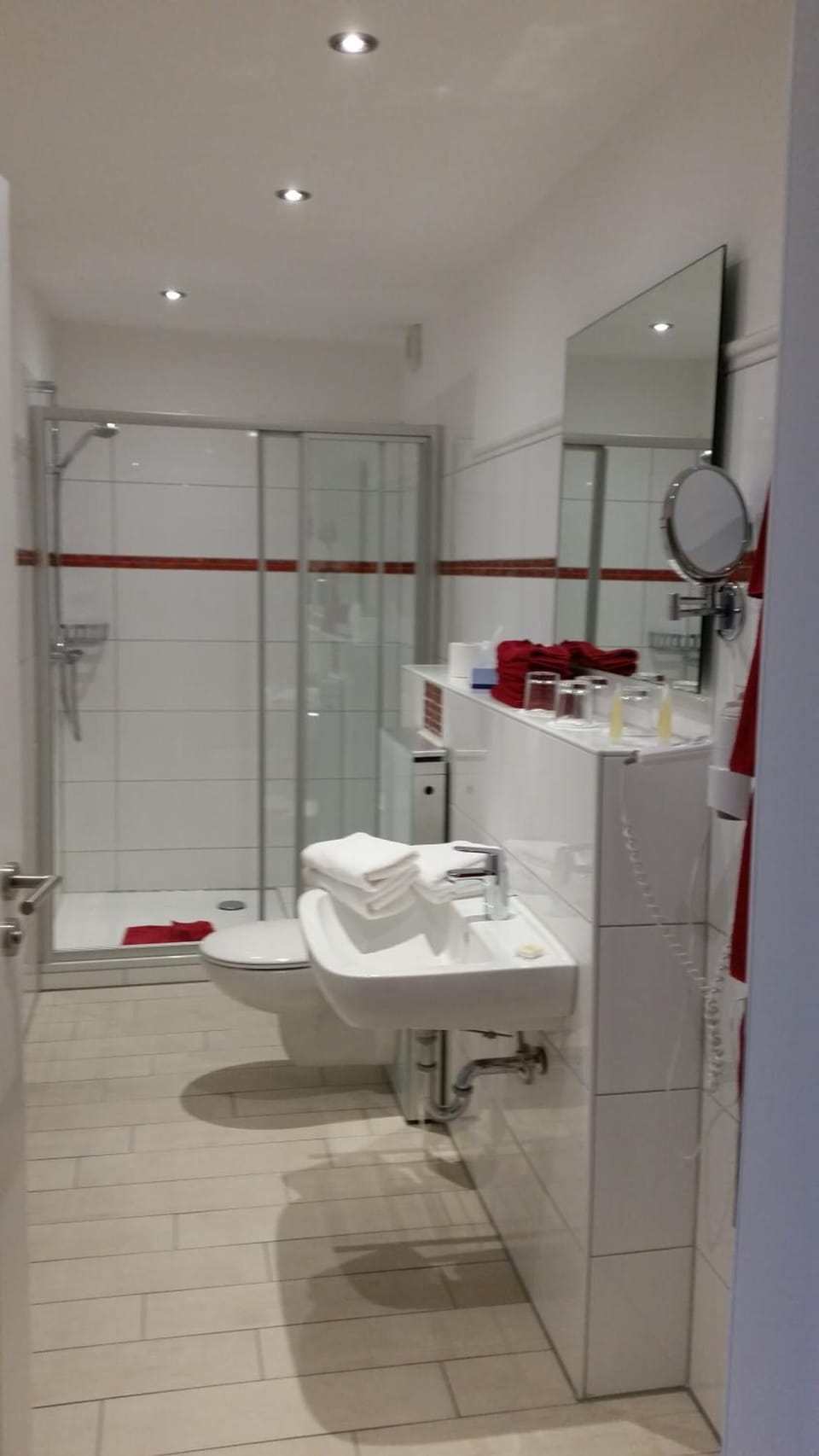 Shower, free toiletries, towels