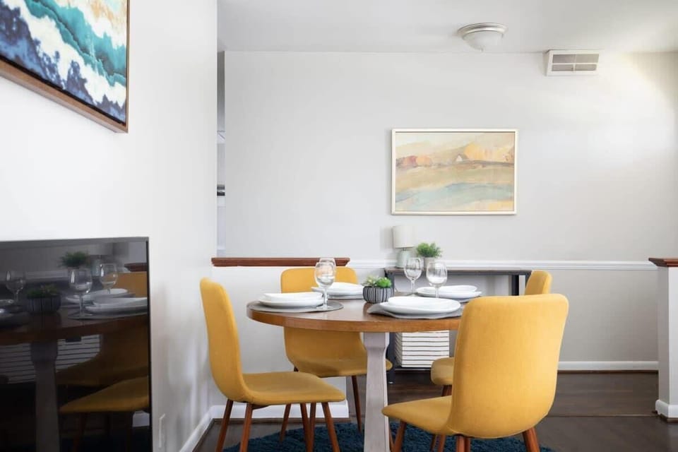 Cozy nook for breakfast and coffee.