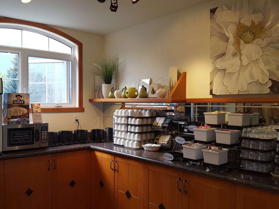 Enjoy FREE on-site breakfast when you stay with us!