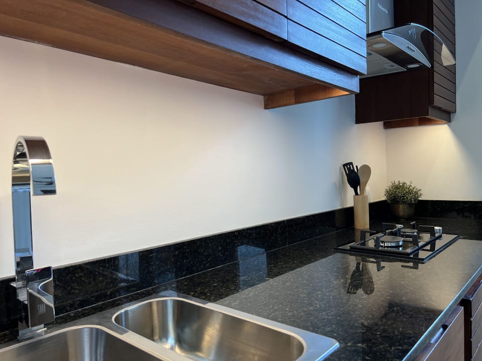 Superior Studio, Pool View | Private kitchen