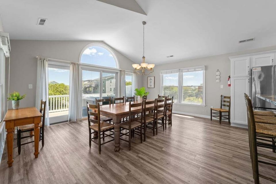 Top-Level Dining Room with Table (seats 10)