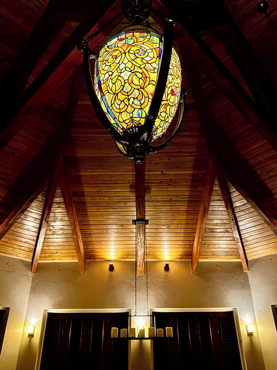 The stained glass pendulum light