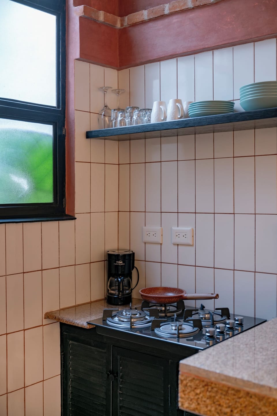 Studio Suite, Garden View | Private kitchenette
