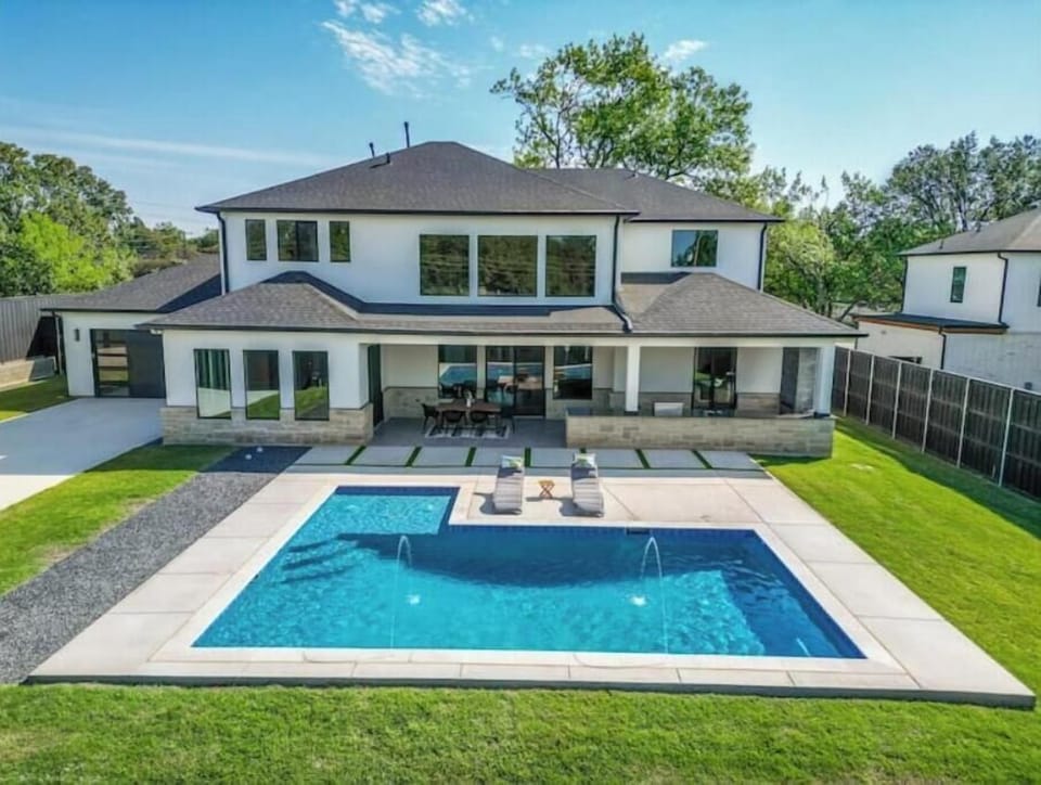 Backyard with view of pool and Sun lounge charges. 4 lounge chairs added