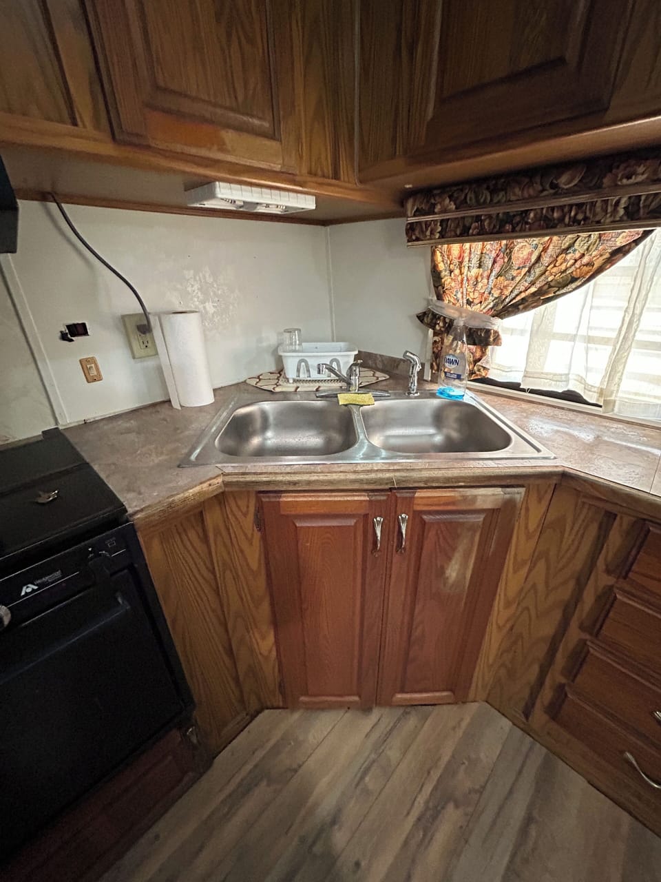 Cozy kitchen with all the amenities!