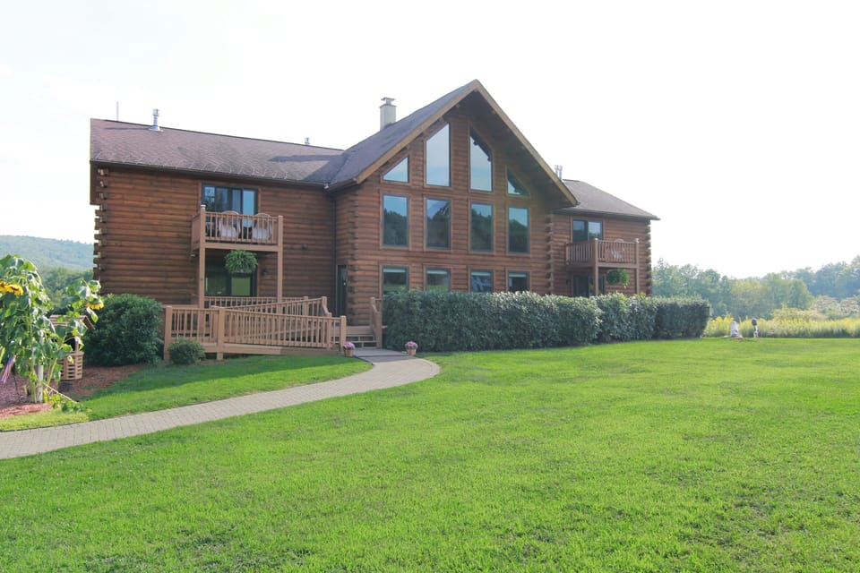 House, Multiple Bedrooms, Accessible, Balcony | Front of property