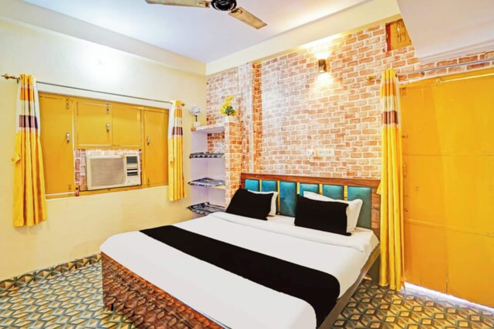 Standard Double Room, Multiple Beds, City View | Desk, laptop workspace, soundproofing, bed sheets