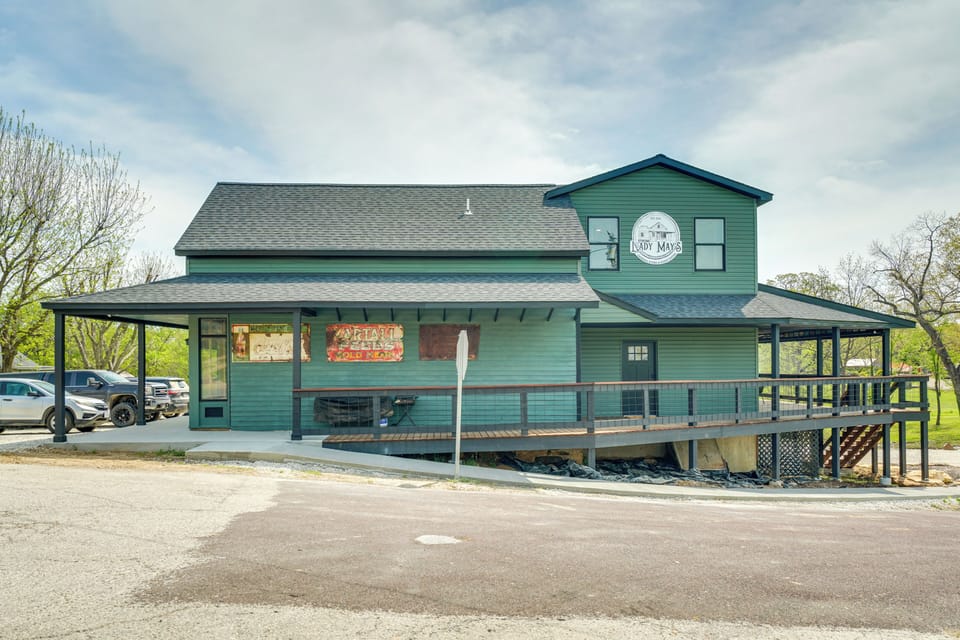 Building Exterior | Parking | Shared Parking Lot (2 Vehicles) | Street